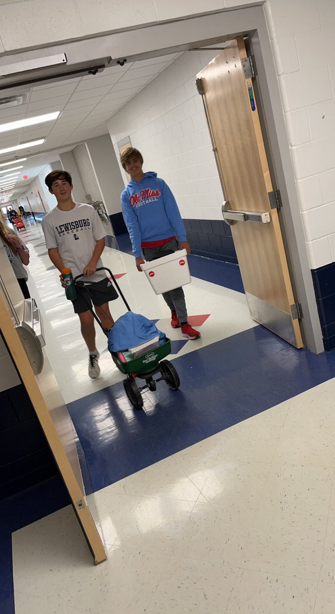 Mrs. Taylor tweet media