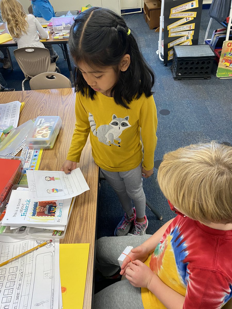 mrswinkle1st's tweet photo. Caught this guy giving a high five to his classmate after she read her Star Student paper to him! ❤️ the kindness and happy hearts! @Creeksidetweet #WEareLakota #NeedToSucceedCECS https://t.co/BY88Anw6OW