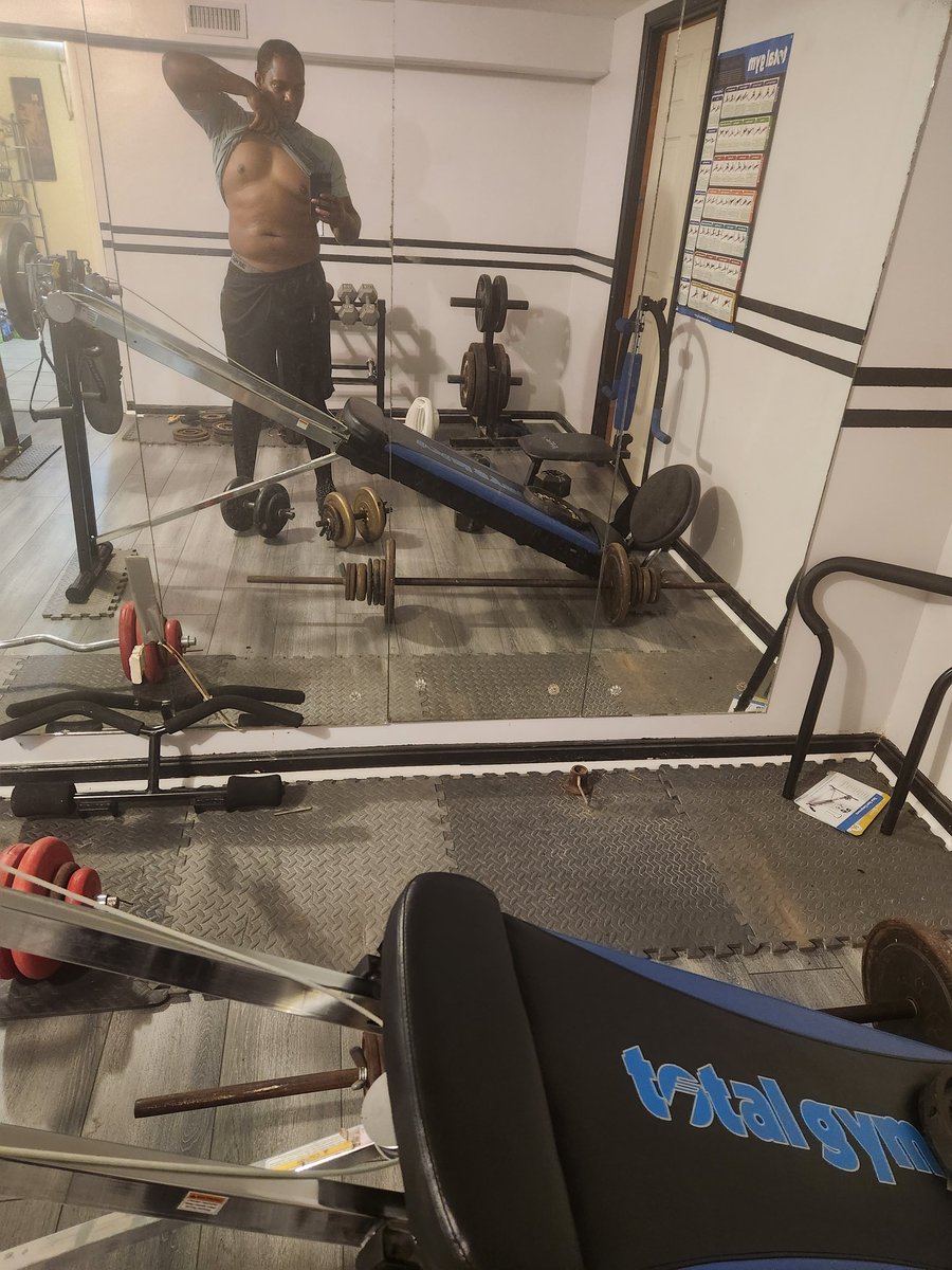 ShyGoofball84's tweet photo. Took a week off.....gotta get back on track to having abs all year round lol
#getfit #fatboyfit #planetbasement #stayactive #abgoals https://t.co/o4VgzmnkMD