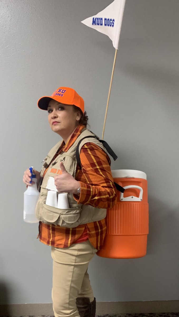 mrs_sorrell's tweet photo. I was very proud of my “Adam Sandler Day” outfit for spirit week.
#rivalryweek #goMudDogs #thewaterboy #iHaveSpiritYesIDo https://t.co/Kl0c3848pE