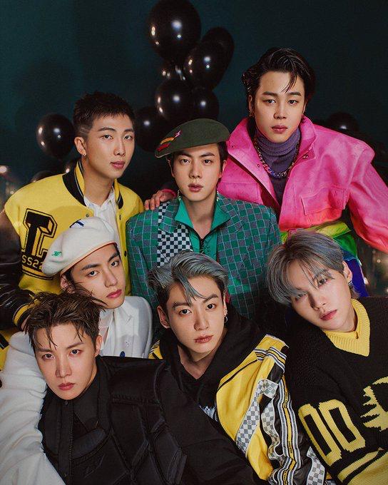 updatecultura's tweet photo. Com o serviço militar do BTS, a Coreia do Sul deve perder bilhões, afirma a Fortune. Analistas apontam que entre 2014 e 2023, o grupo teria contribuído com $29,1 trilhões para a economia do país. https://t.co/vlS2iDAZsL