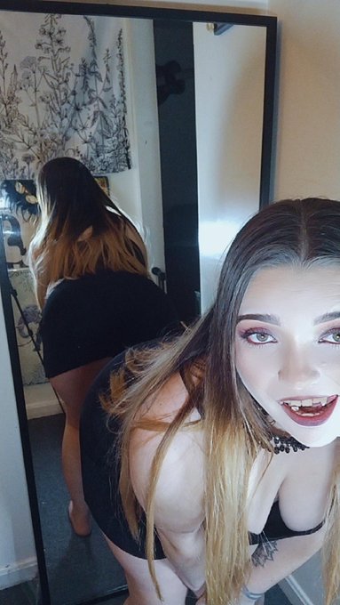 Like the angle? 📐 You would really like My VIP Onlyfans.. It's 40% OFF Only for the week! 🦇 https://t