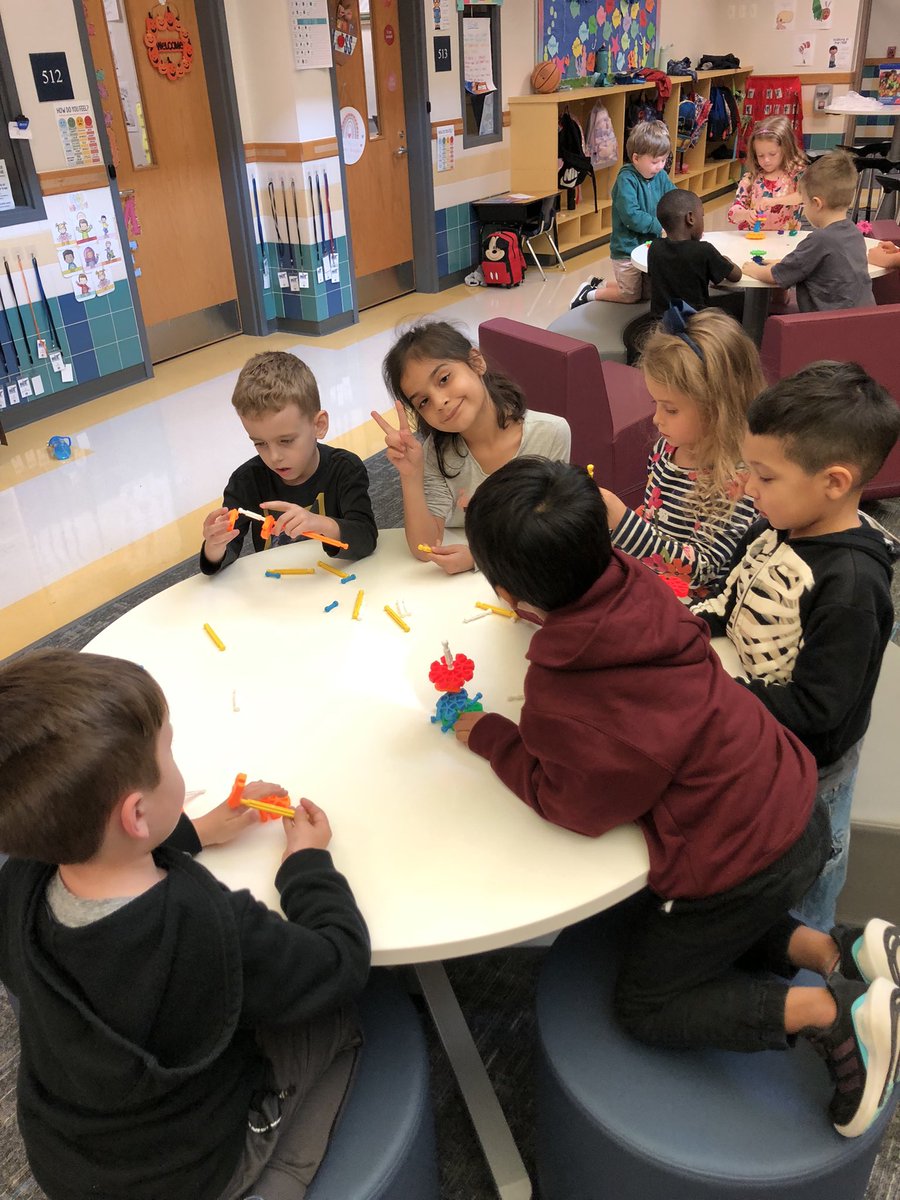 um_BARELA's tweet photo. We LOVE our time with the best DLC there is! @KeiondraSimpson Thank you for always creating engaging and fun lessons for these kiddos! #makerspace #FISDmadetoshine @OgleElem https://t.co/q0JwgBSe6F
