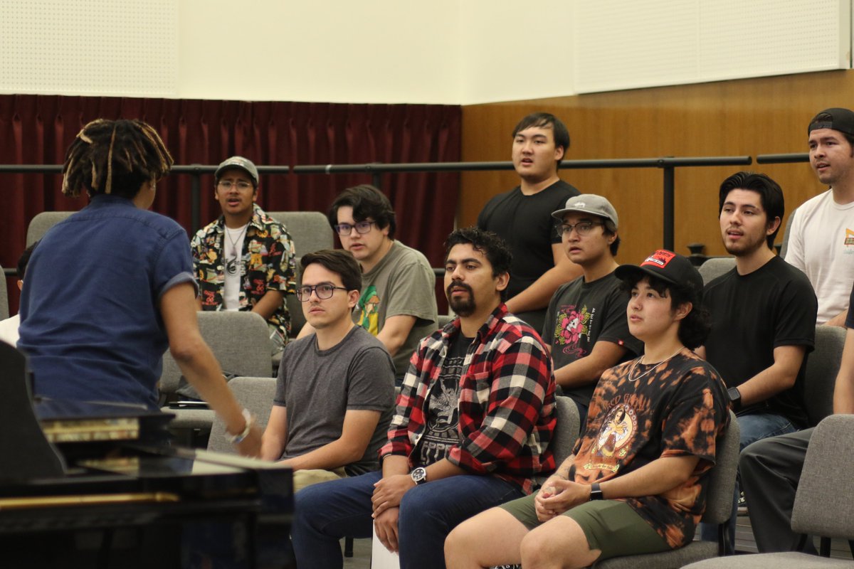 CSUFMusic's tweet photo. #CSUFSingingTitans working with guest artist, @butchyg #CSUFMusic #CSUF #music #musicmajorlife https://t.co/XsvAjqe3EY