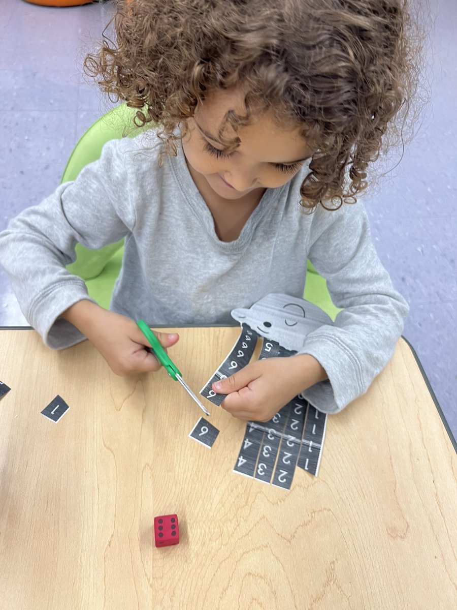 MsPulvidente's tweet photo. Math haircuts, who would have thought that is a thing?! We loved building our number sense and fine motor skills through counting on dice! 🧮🎲 @WillowRoadVS13 @VS13UFSD  #teamwillow https://t.co/q85DtWtD52