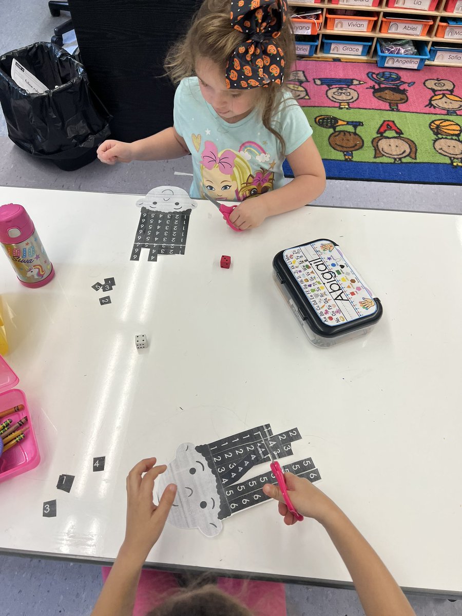 MsPulvidente's tweet photo. Math haircuts, who would have thought that is a thing?! We loved building our number sense and fine motor skills through counting on dice! 🧮🎲 @WillowRoadVS13 @VS13UFSD  #teamwillow https://t.co/q85DtWtD52