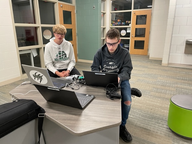 wildcats6090's tweet photo. 🎶It's beginning to look a lot like robotics...🎶 Off-season competition at Zeeland East High School this Saturday; 10/22/22. 
Address:
Zeeland East High School, 3333 96th Ave, Zeeland, MI 49464 https://t.co/UyWPX0ZJ5q