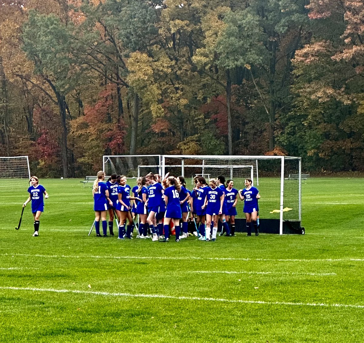 We have a 3-game winning streak happening here!!🔥🔥🔥 
The girls battled hard for a 1-0 victory over BH-BL today. This team never fails to make me proud!! 💙🤍 <a href="/shakerbisonfh/">Shaker Field Hockey</a>