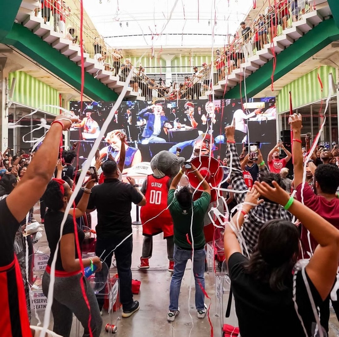 posthtx's tweet photo. Join us Tuesday Oct 18th for a @HoustonRockets takeover in POST Market at 12:30pm with the Rockets drum line, dancers, Clutch, and more!! 🚀 This event is free and open to the public of all ages. 

Also, enjoy 20% off your meal when you checkout with Apple Pay at POST Market! https://t.co/rZHxZx444B