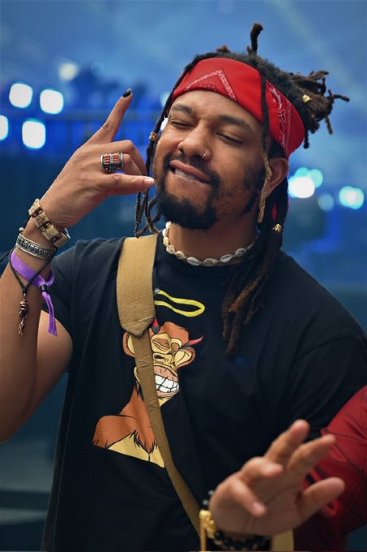 coolin w/ my <a href="/BoredApeYC/">Bored Ape Yacht Club 🍌</a> @ <a href="/veecon/">VeeCon</a> 
-
📸 by <a href="/HizzyInc/">📷Hizzy</a>