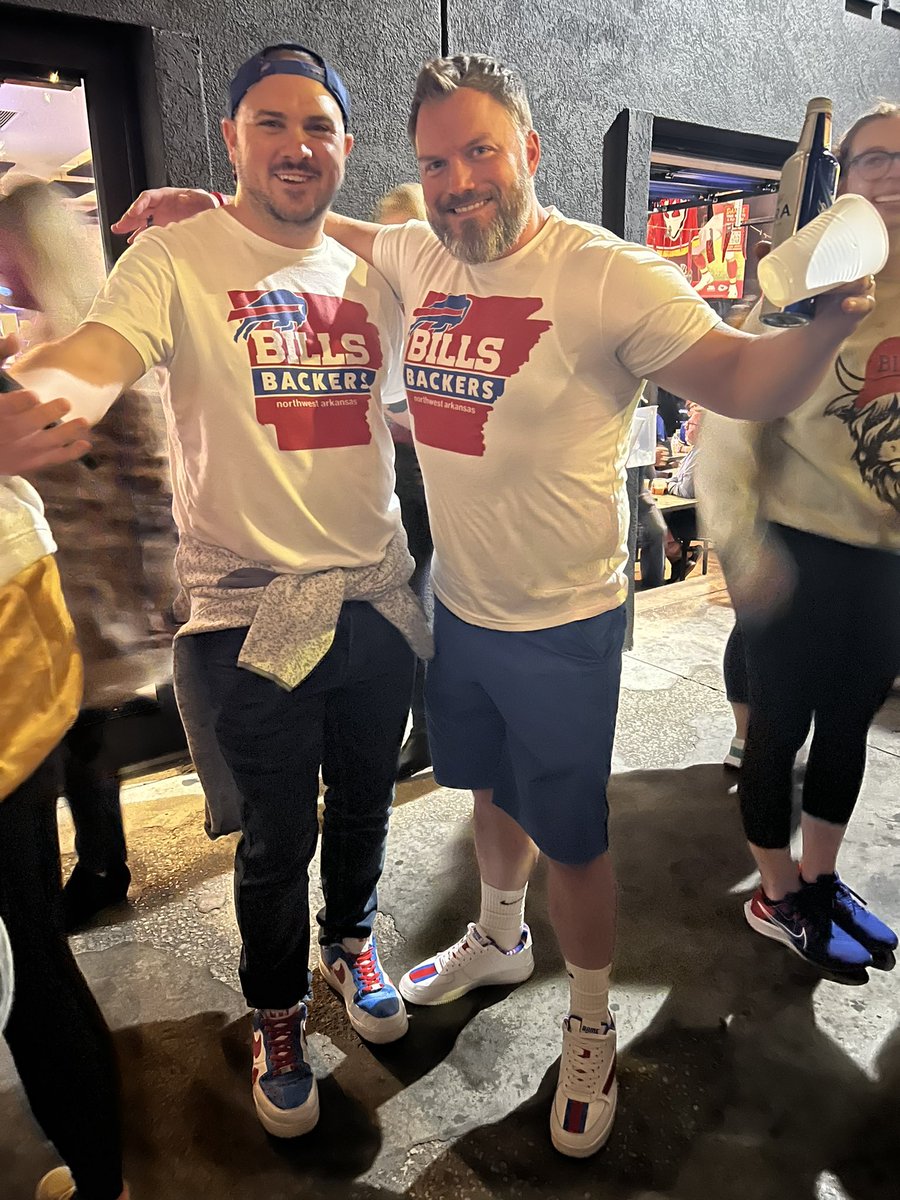kevboats's tweet photo. What a blast in KC this weekend Catching up with old friends and making new ones never gets old. @warloc6 @PintoTailgate @JohnFina @BillsBackersKC @BillsBackersNWA @Paxton913 @vanillagurilla #BillsMafia #BigDub #PayPoyer https://t.co/RVfW8oux8C