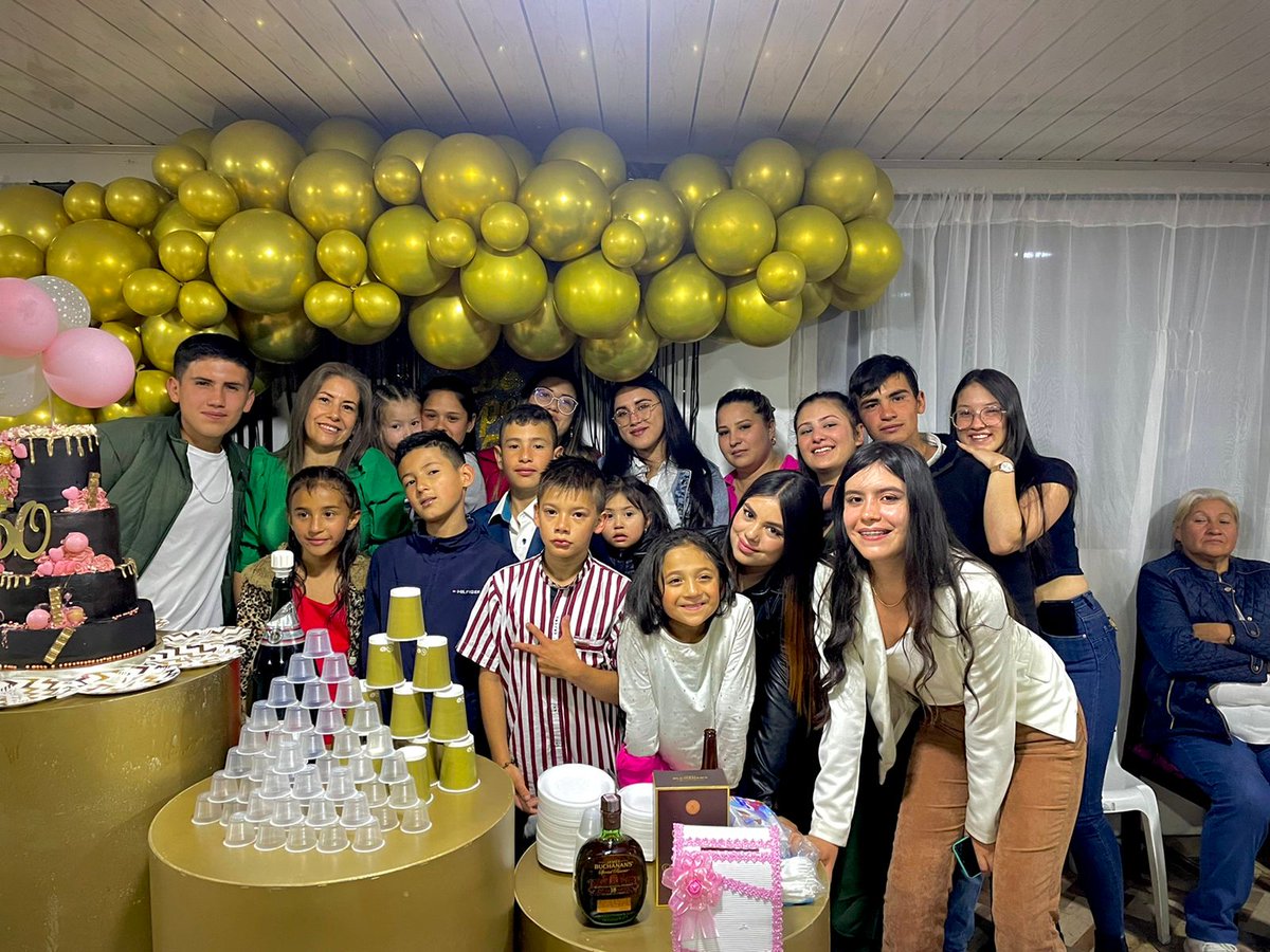TaeEulRodriguez's tweet photo. Mi familia es mi bendición ❤️‍🩹 https://t.co/FX6YfSH4h9