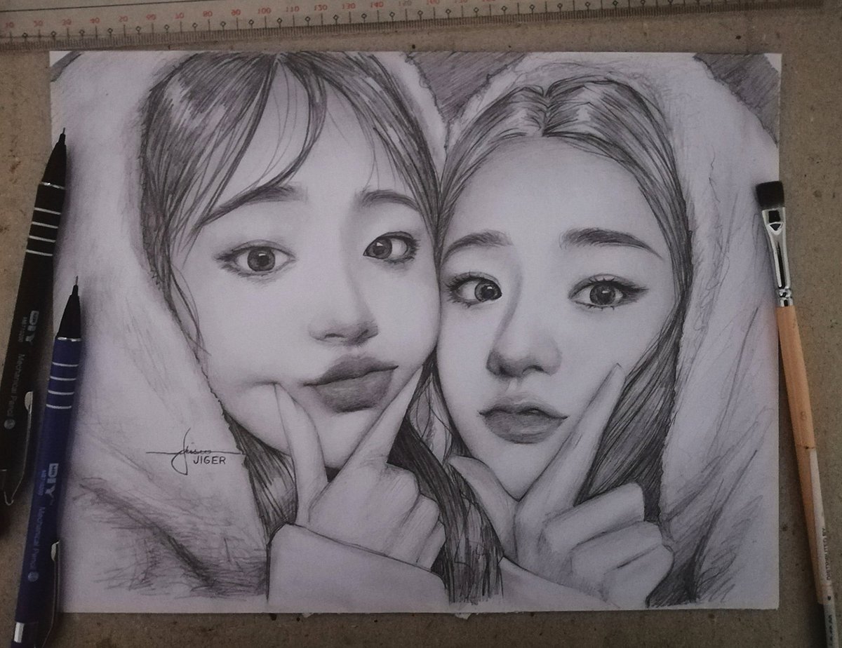 FlKira's tweet photo. October Babies <33
Advance Happy Heechuu day 🥳

I've had to do it in advance because midterm exam is coming the same day of their birthdays🤧 , and I doubt I can draw either day😅
#loona #loonafanart #chuu #heejin #heechuu https://t.co/qmP3uDBofd