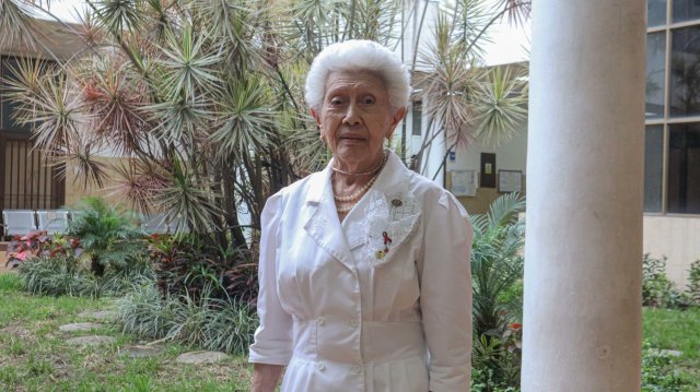 ProtestaMilitar's tweet photo. María Teresa Parima, una venezolana con más de 70 años dedicada a la enfermería #Video Fuente: @la_patilla #informacion #Ciudadanía #Enfermería #CruzRojaVenezolana #LicenciadaEnEnfermería #Venezuela #VocacióndeServicio #Salud 
#Reedición #LaProtestaMilitar3 #17Oct2022 https://t.co/yobO4BEIGr