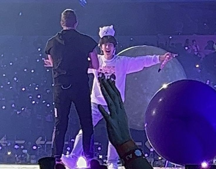 winnttaebear's tweet photo. SEOKJIN X COLDPLAY ♡

🐹 I got to collaborate with someone I really like so you can look forward to that https://t.co/APMkjsCsal