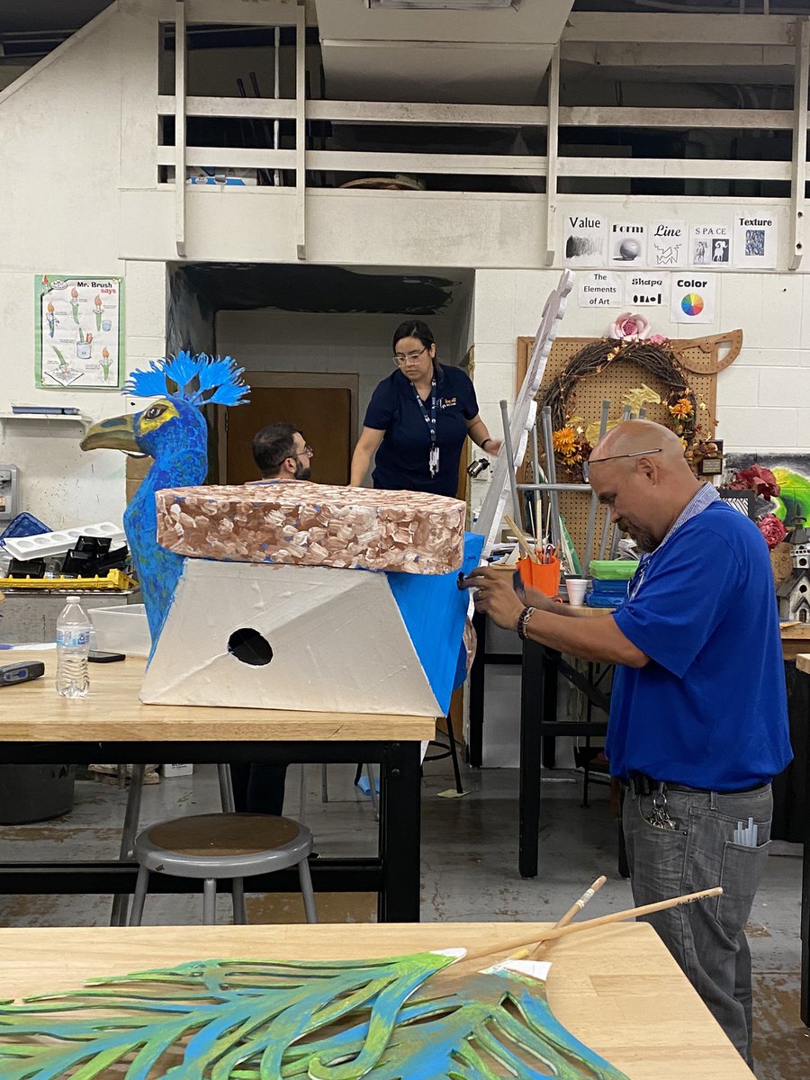 NikkiRoweArt's tweet photo. McAllen ISD Art teachers working on bird sculptures for the 2022 TAEA conference. @Rowe006 @mcallenfinearts @McAllenISD https://t.co/jmtTCzyLo1