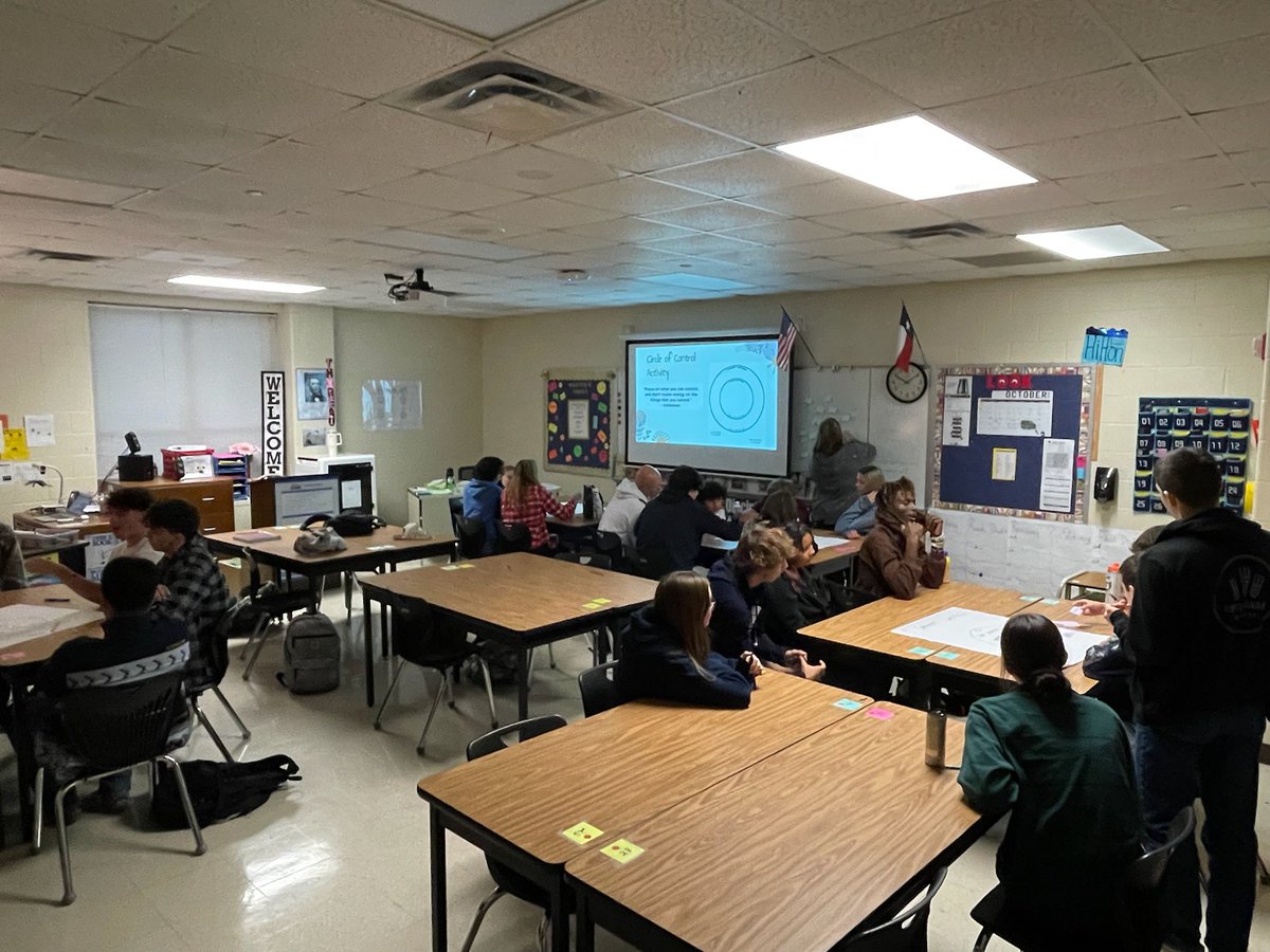 CounselingSvhs's tweet photo. SV Juniors learning about Healthy Stress, Coping Strategies and Circle of Control! @mwahl281 @MandyEpley @MrsAlvaradoSVHS @CounselingSvhs https://t.co/ybmmd08Egf