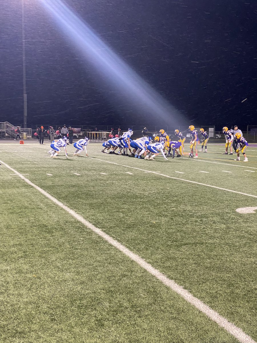 ToddMesser34's tweet photo. Newman Catholic JV defeated Mendota 50-0! Even had a little ❄️ flying. #RollOnBlueMachine #BeAboutIt https://t.co/jwKWI1L7IJ