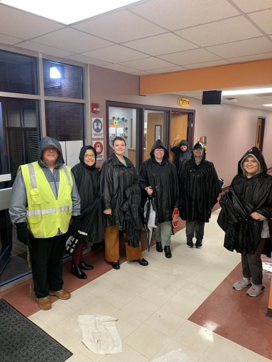 Raquel_L_Rod's tweet photo. Rain or shine every one pitched in this morning! #awesometeamwork โฆ@RossRamsECISDโฉ โฆ@EctorCountyISDโฉ https://t.co/OawOSYgpkB