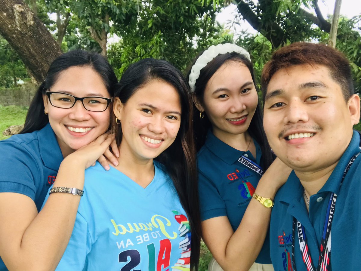 __jeeeeennifer's tweet photo. Having a co-worker that turns to be friend.🥰💙
Insert mam feb 🥰

#Moroon5 https://t.co/mB8gOi9MB6