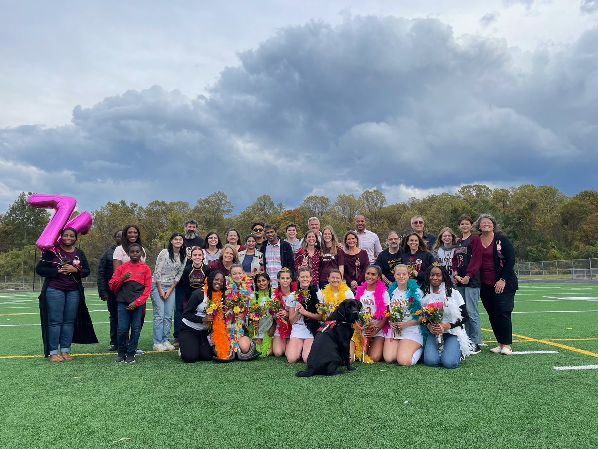 HaHsathletics's tweet photo. Thank you ⁦@HammondHSFH⁩ Seniors! You have brought the program to new heights and looked like you had the best time doing it!  We can’t thank you enough!!! 🐻💪🏽 https://t.co/kLjolcyH3C