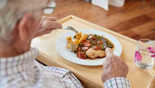 MorganPankhurst's tweet photo. Researchers are seeking volunteers to participate in a study to help us understand family experiences with the food served in aged care homes.

https://t.co/w6AQylZjJg https://t.co/I6MtKNubK4