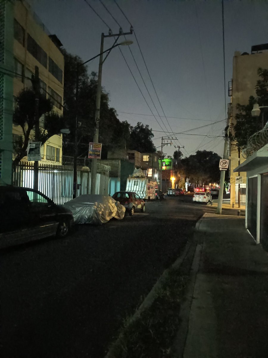 MemoMan_'s tweet photo. @BJAlcaldia @SolucionesBJ @AccionesBJ en la calle Rafael Martínez, desde San Simón hasta casi llegar a Luis Spota, las luminarias no encienden desde hace 4 días. Los vecinos caminamos a oscuras. ¿Podrían venir a revisarlas? https://t.co/po4N6pdag1