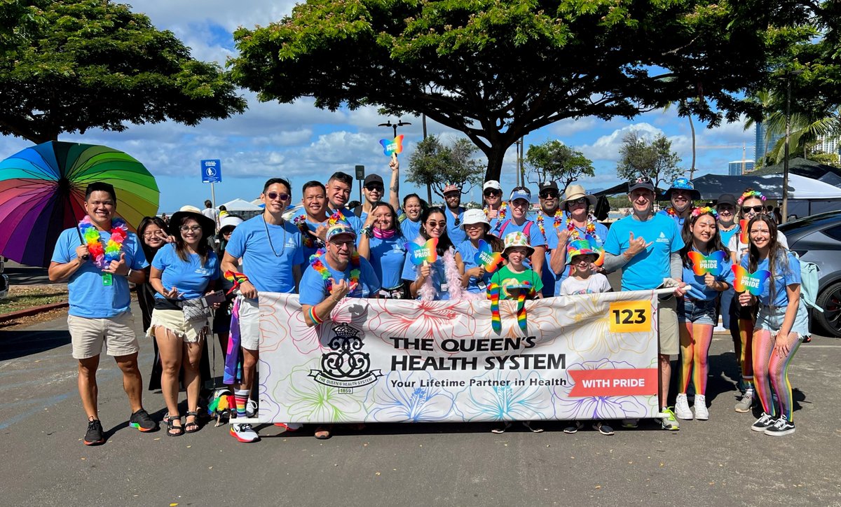 queenshealthhi's tweet photo. The Queen's Health System was proud to support our #lgbtqia caregivers, patients, relatives, and community members at the Honolulu #PrideParade over the weekend. Our spirited team had a blast making the trek from Magic Island to Kapi'olani Park. 🏳️🌈🏳️⚧️ #RootedInPride #QueensOhana https://t.co/XmSx5fnJvM