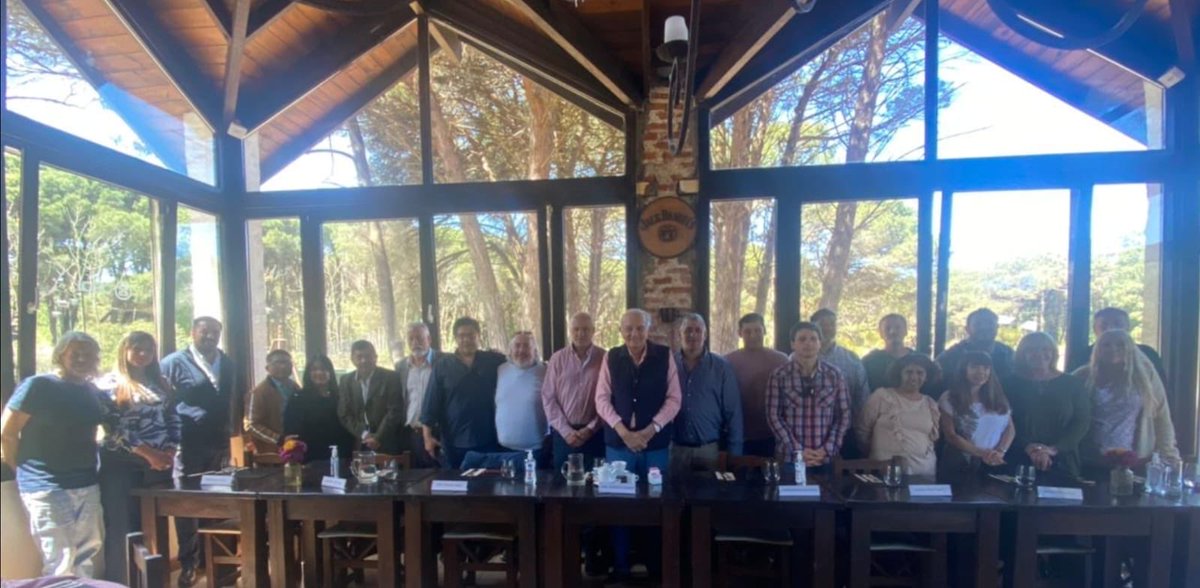 DiputadoAsseff's tweet photo. Este mediodía junto con Emilio Sucar Grau reunido con la junta de Unir de Pinamar encabezada por Francisco Kovacs,  con la presencia del Pte de la UCR, el jefe de gabinete del Municipio, la pta del Concejo y el Secretario de Seguridad. JxC se fortalece en el distrito https://t.co/LZ0s0pVbQx