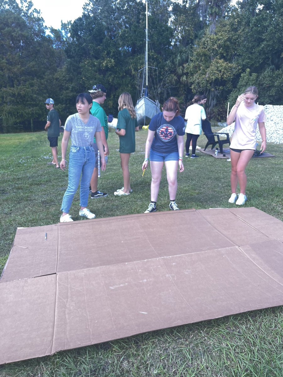 <a href="/delandbulldogs/">DeLand High Bulldogs</a> <a href="/SgaDeland/">DeLand High SGA</a> Freshman SGA hard at work on their float! #Hoco2022