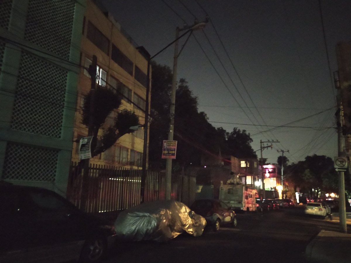 sonyazz's tweet photo. De nuevo está fundida la lámpara del alumbrado público de la calle Rafael Martínez esquina con Antonio Rodríguez, col. #SanSimonTicumac 
Nos pueden apoyar para solucionar, por favor.

@AccionesBJ @BJAlcaldia @SolucionesBJ @C5_CDMX @STaboadaMx https://t.co/7bfMnMr5ye