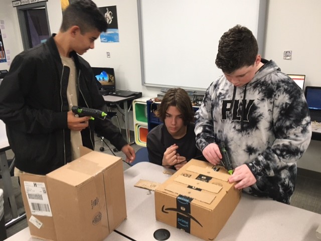 kseale_tech's tweet photo. Computer Science students @oakhillslions work together to design📐, code 💻and build🛠️their prototypes. #lionslearning @texspltw Great collaborations!👏 https://t.co/dFjgxEVNkw