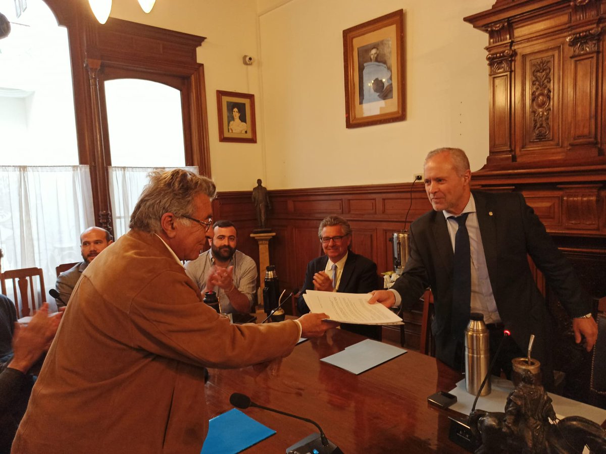 IturraldeVPablo's tweet photo. En la sesión de Directorio recibimos al ex Diputado por Maldonado Dario Perez,  quien se incorpora a nuestro partido junto a sus dirigentes. https://t.co/gjGsmCHgUQ