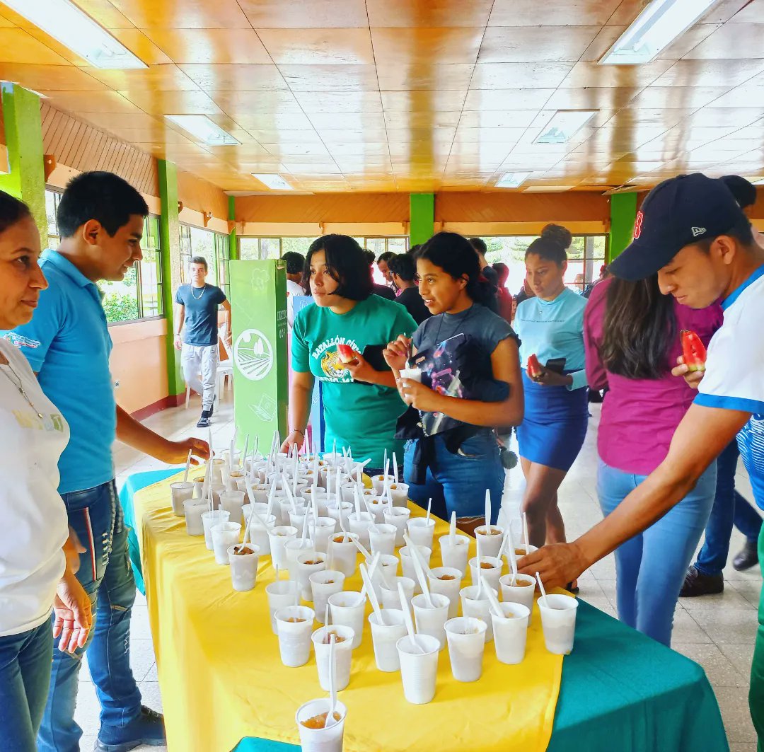 centro_olof's tweet photo. #2022PuebloVictorioso
🎊En saludo al Día de la Alimentación, Protagonistas y Docentes del Centro Tecnológico Olof Palme realizan Feria Gastronómica, degustando de distintos Platillos y Postres típicos elaborados por estudiantes del TE en Hotelería Rural.🔖
#SoyTecNicaragua🇳🇮👩‍🍳🥙 https://t.co/ZGzXmbXvTI