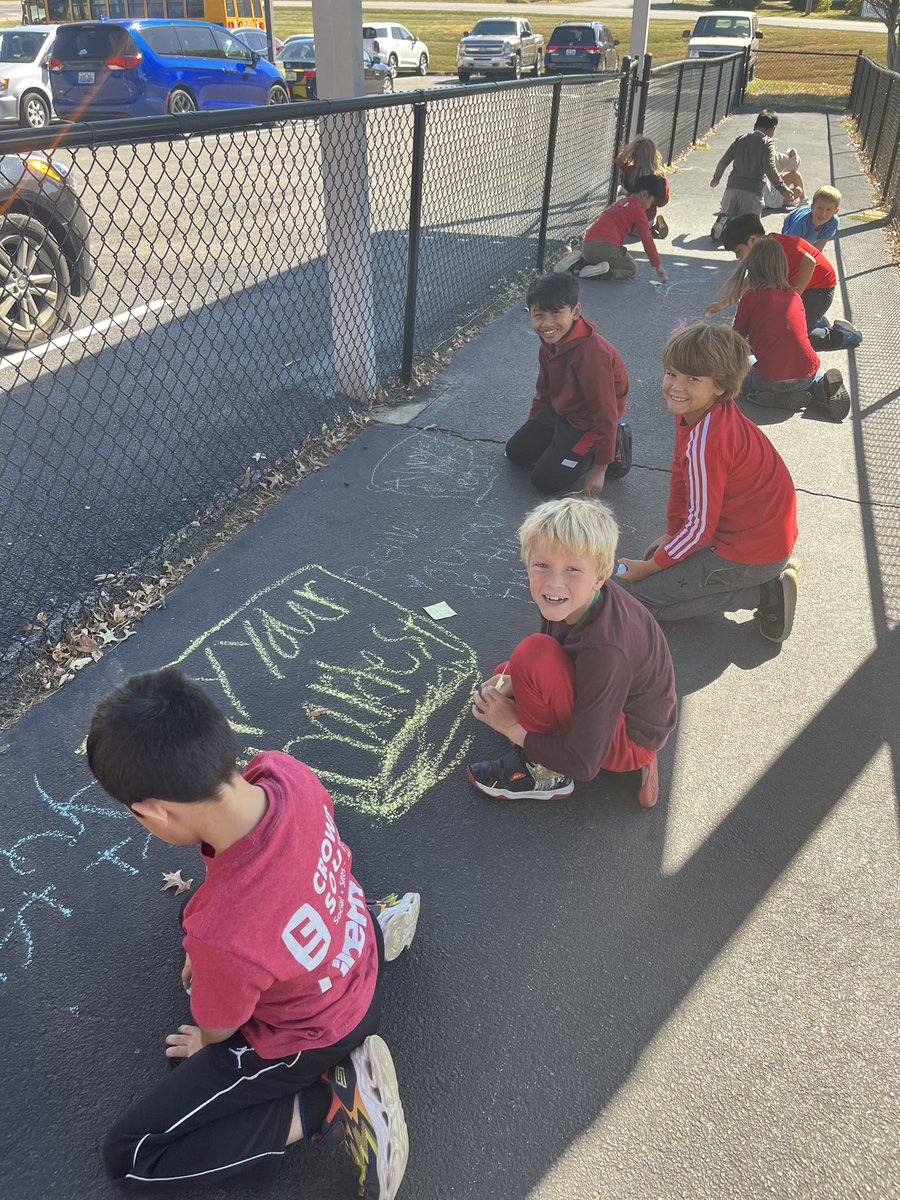Mrs_HallsClass's tweet photo. Writing messages of hope and encouragement for Red Ribbon Week! ❤️ @NatcherElem @NatcherFRC https://t.co/VObEQJlRnJ