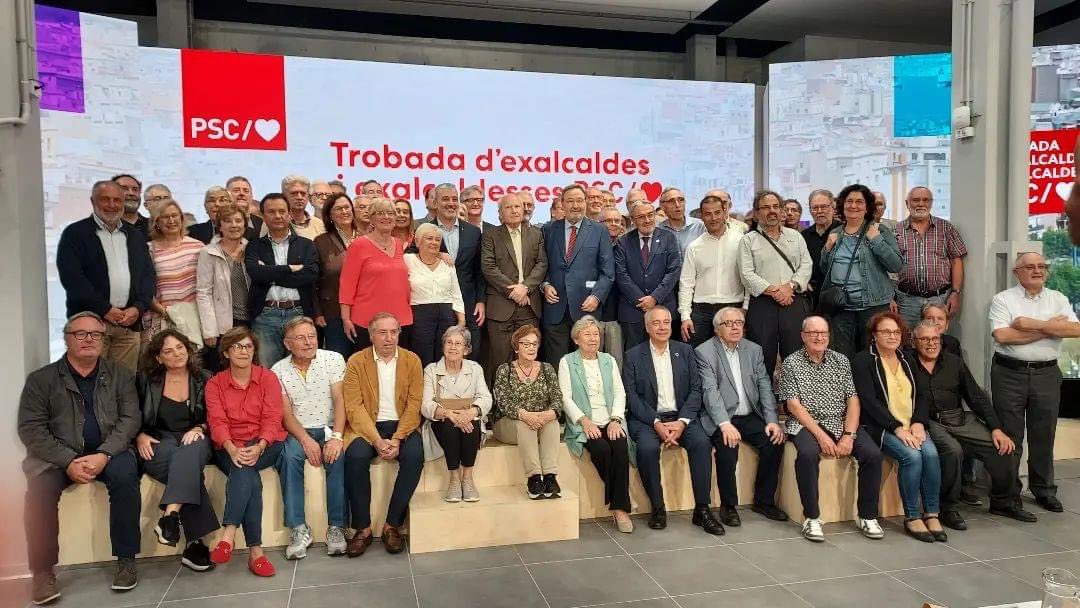 tot sovint sense el recolzament d'altres administracions, però sempre amb valentia i voluntat de servei públic.
Gràcies a tots i totes per la gran feina feta!!
I gràcies a Alfred Pérez de Tudela i Paco Moreno per ser-hi!! 🌹🌹
#PSC/❤️