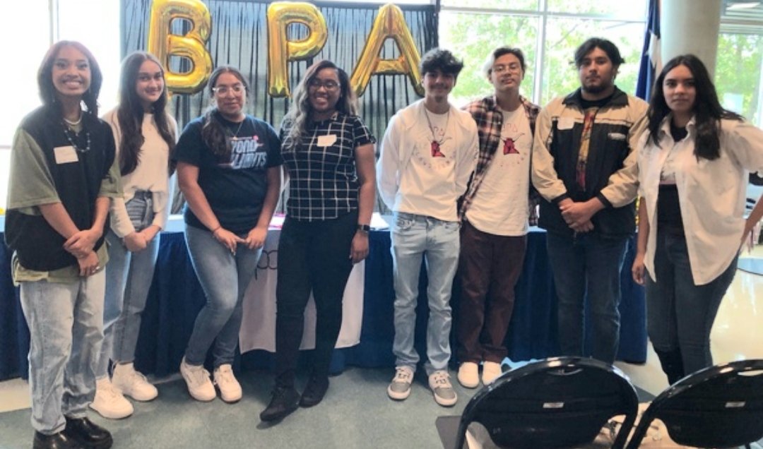 SBurnamMBA's tweet photo. Cedar Hill Collegiate HS BPA Officers attend A1R2 Fall Leadership Conference
#CollegiateAtrain
@ptsachca
@jdedmun
@Collegiate_ch
@cedarhillisd
#whycte
@cteinchisd
@Jacqlnfields
@txbpa
@National_BPA
#bpaallday
#GoBeyondYourLimits
#BPASocialWeek
@BPAchchs22 https://t.co/6qPxG6NuW2
