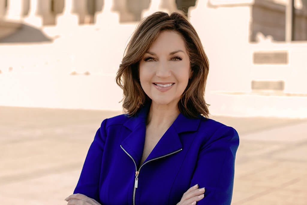 BREAKING: Democrat Joy Hofmeister is leading GOP Governor Kevin Stitt 49-42% in deep-red Oklahoma according to a new poll! RETWEET if you support @Joy4OK as she runs to flip Oklahoma Blue!