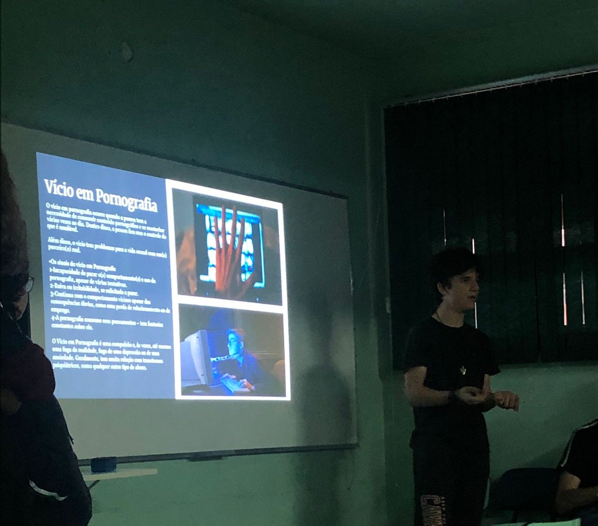 PwrOver's tweet photo. @garotodaluakkkj vc é literalmente eu na escola https://t.co/hTxygyE8Sz