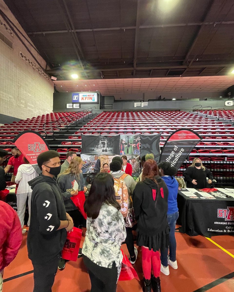 AStateCoA's tweet photo. The ArkACRAO College Fair today was a lot of fun! We had the opportunity to chat with lots of local high school students and we look forward to seeing a lot of them again soon! 🐺🆙 #CollegeFair #ArkACRAO #NEAhighschoolers #futureRedWolves #WolvesUp https://t.co/zKWYGvX9SR