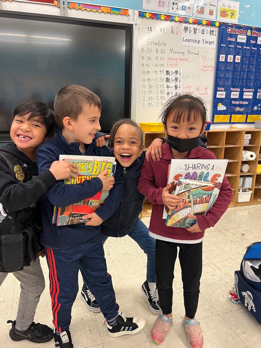 CMPNewYork's tweet photo. Thank you, @JetBlue's #SoarwithReading Program, for donating more than a thousand children’s books to us! Your gifts have helped nurture a love of reading and writing for our Chinese School students and helped our adult language learners improve their learning! Thank you! https://t.co/NlcisoUfHG
