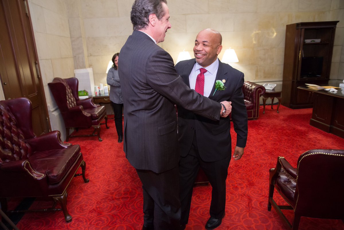 markie_mike's tweet photo. @CarlHeastie @CMKevinCRiley How did you find time when your #MASTER, @andrewcuomo, ORDERS you to wash the brown stains out of his underwear?! 🤔💩

#NursingHomeSlaughter
#KillerCuomo
#LockHimUpAlready https://t.co/rfVpON01Ew