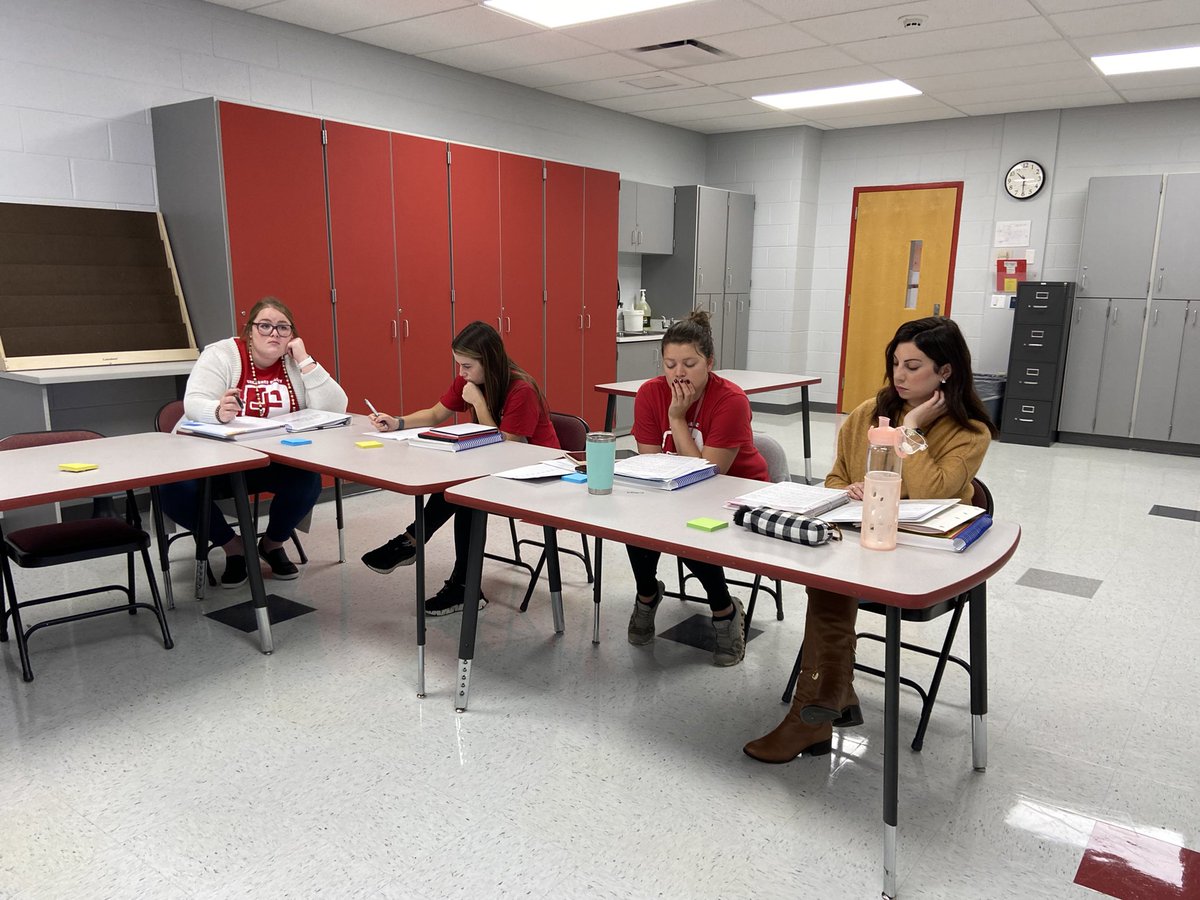 ablaine_cv's tweet photo. Thank you JoAnn Hawley and Kristin Bailey for working with our Port Dickinson teachers today! @CVCSDWarriors https://t.co/HlNADxKbPb