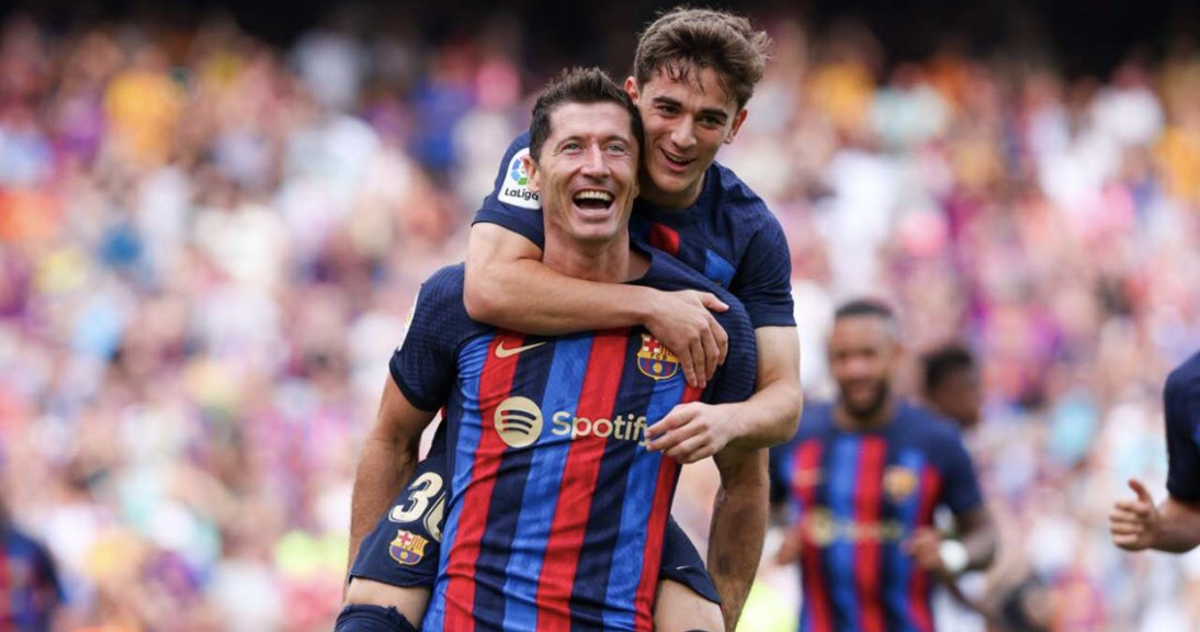 5tec0n's tweet photo. ⚽️🟡En la ceremonia del Balón de Oro de hoy:

🔥Lewandowski a ganado el Trofeo Müller al mejor goleador del año.

🏆Alexia Putellas a ganado su segundo Balón de Oro.

🌟Gavi a ganado el Trofeo Kopa al mejor jugador joven del año. https://t.co/ssaLVCt3oI