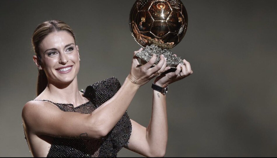 5tec0n's tweet photo. ⚽️🟡En la ceremonia del Balón de Oro de hoy:

🔥Lewandowski a ganado el Trofeo Müller al mejor goleador del año.

🏆Alexia Putellas a ganado su segundo Balón de Oro.

🌟Gavi a ganado el Trofeo Kopa al mejor jugador joven del año. https://t.co/ssaLVCt3oI