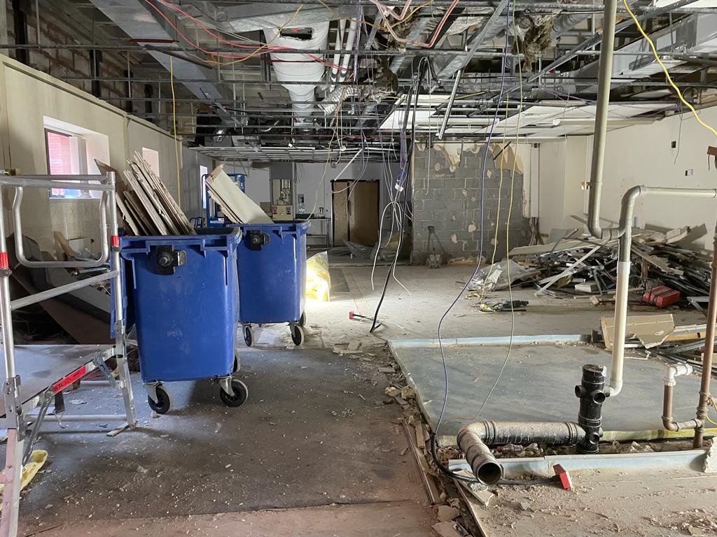 EDScheme_TGH's tweet photo. ...and onto the next one...phase we mean!! The strip out of our former ED consultant/Matron offices, seminar room and NWAS room has progressed at pace! In a few weeks time we'll start to see the first part of our new MAJORS taking shape!
#progress #newphase #stripout #herewecome https://t.co/Qe6FusVni8