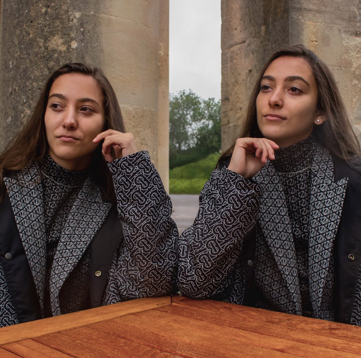 <a href="/vanhargen/">The Van Hargen Twins</a> will be appearing on <a href="/CWPennandTeller/">CW Penn & Teller</a> Fool Us Season 9 : Episode 1

UK to LAS 🇬🇧🇺🇸

.
.
.

#magicduo #doubleact #youngmagician #youngactress #uktalent @YMUSports #seasonpremiere <a href="/TheCW/">The CW</a> #cwnetwork #season9 #twins #magicintheair #entertainmentindustry #goingforgold