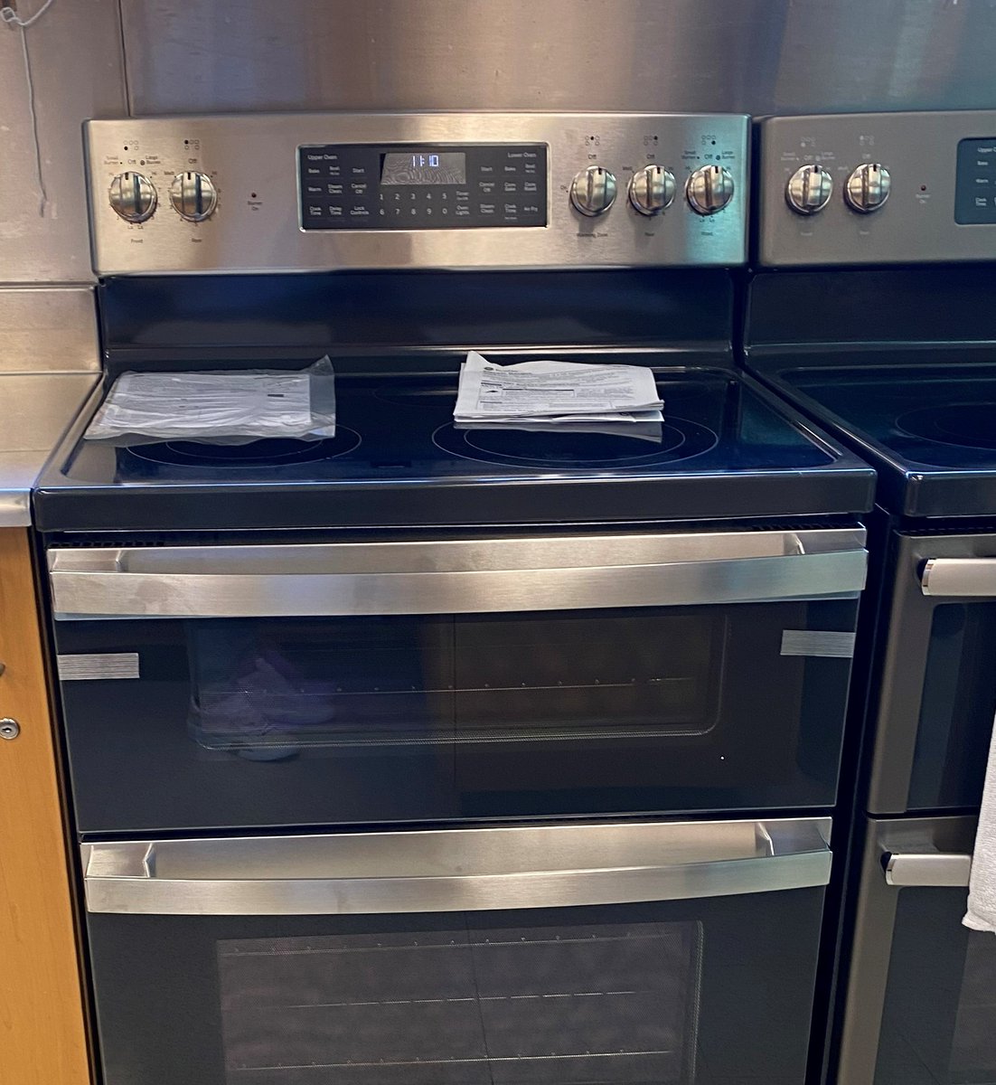 Binetprincipal's tweet photo. @GE_Appliances, thank you for our new range and microwave. Now @Binet has  a complete Life Skills Room! We are grateful that @leadlouisville came to visit with a special someone who wanted to help! #onefocus @JCPSKY @JCPSSuper @RobFulk @JCPSMiddleEA @JCPS_MS_EA @AngeliqueS03 https://t.co/9asx8TJJgr