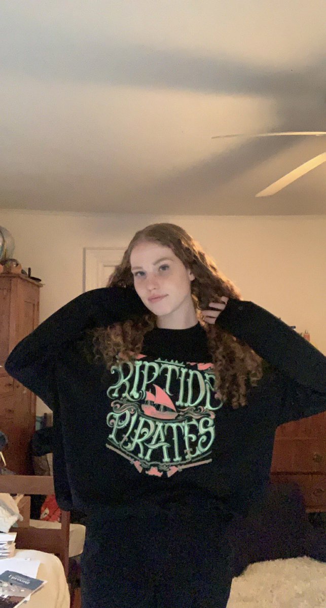 sam_ash6's tweet photo. new fave sweatshirt and a grand return to #jrwitwtselfieday #jrwishow https://t.co/TzSOkLaaXS