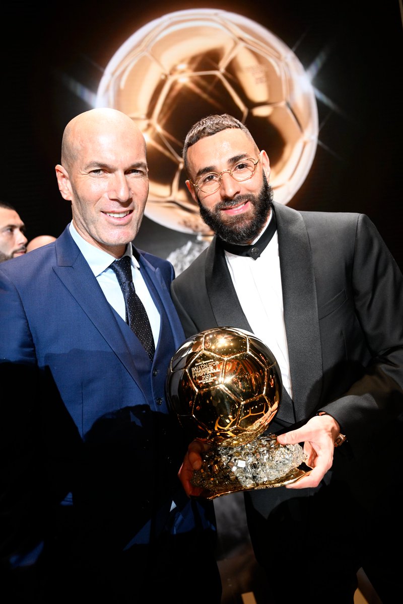 ballondor's tweet photo. Zinédine Zidane 🤝✨ Karim Benzema

#ballondor https://t.co/BOiZY13ihG
